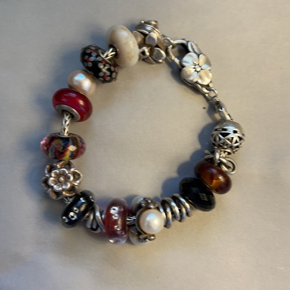 Troll beads bracelet (2 beads are pearls)